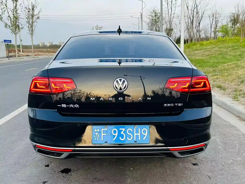 VOLKSWAGEN MAGOTAN 2020