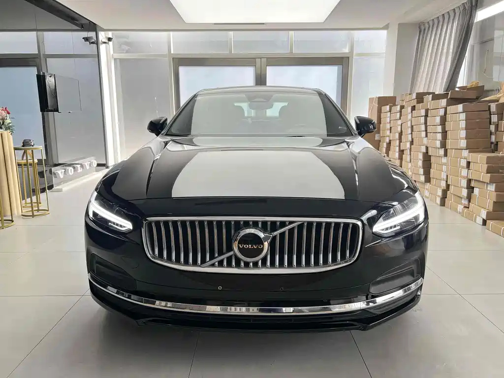 VOLVO S90 2023