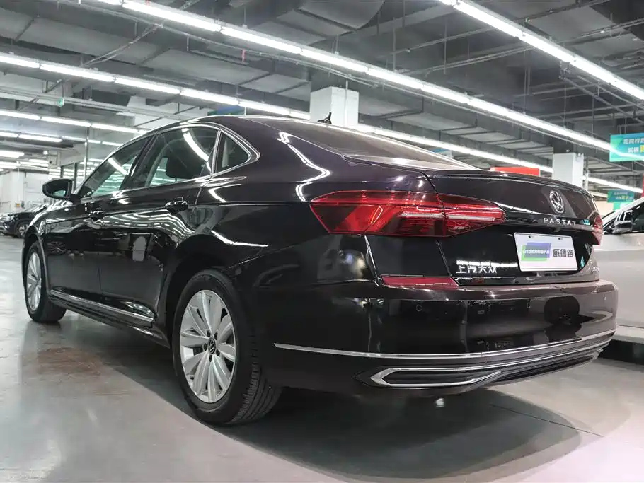 VOLKSWAGEN PASSAT 2021
