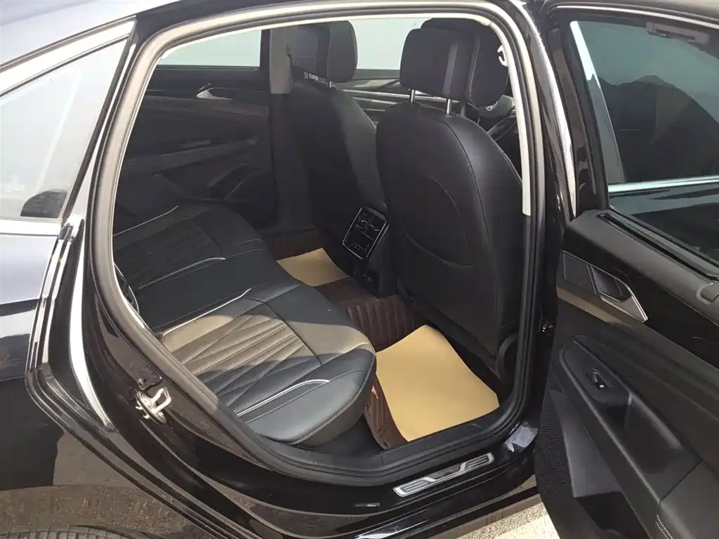 VOLKSWAGEN PASSAT 2022