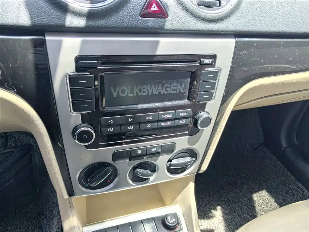 VOLKSWAGEN LAVIDA 2012