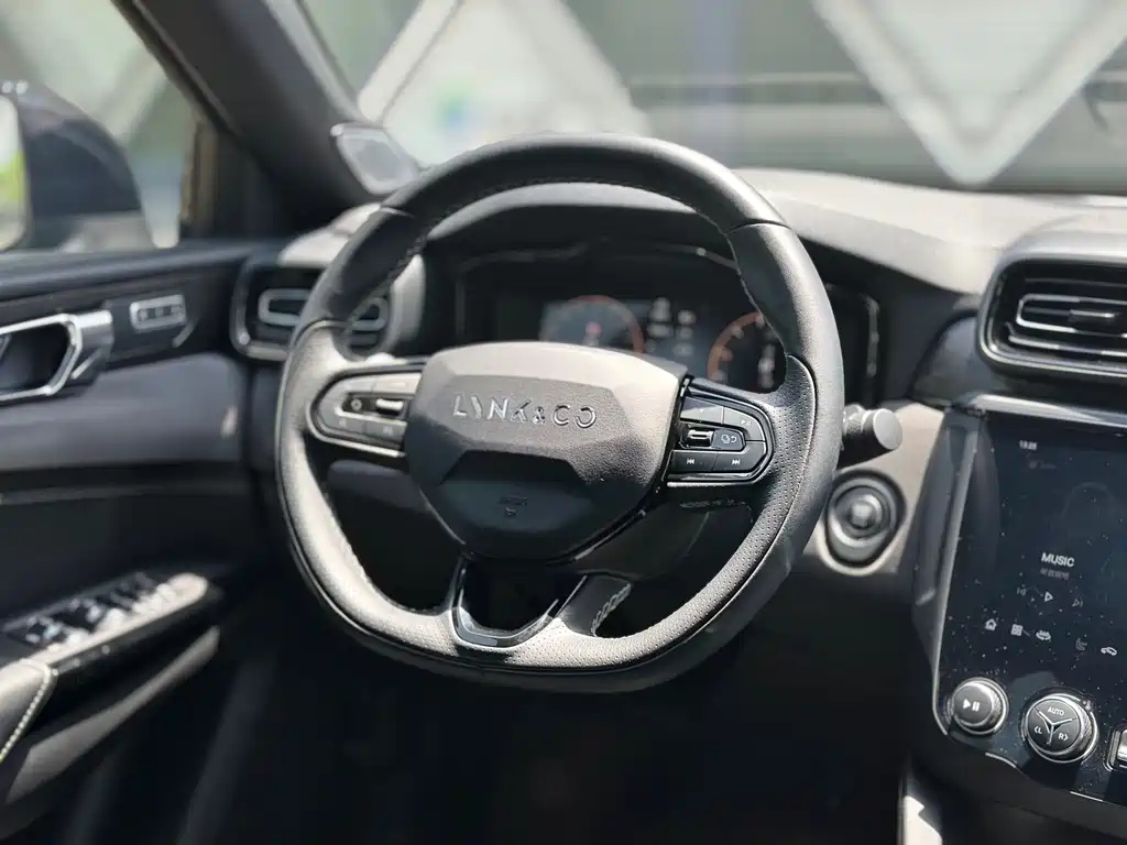 LYNK&CO 03 2021