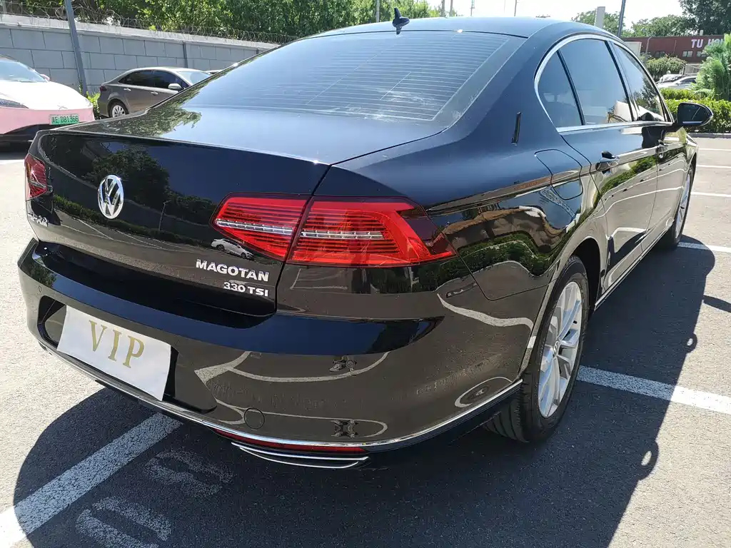 VOLKSWAGEN MAGOTAN 2020
