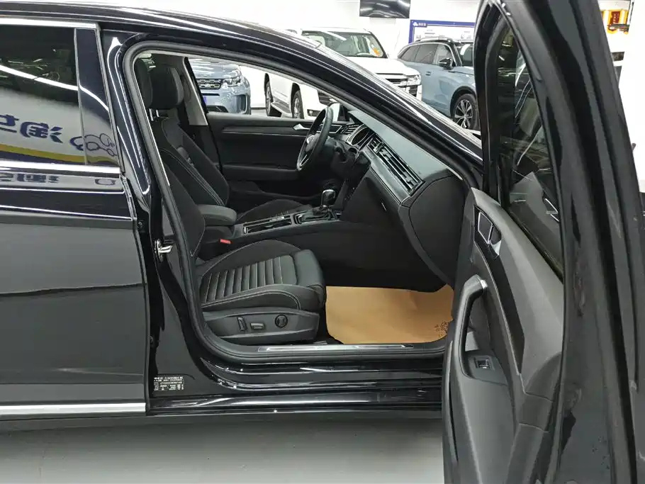 VOLKSWAGEN MAGOTAN 2021