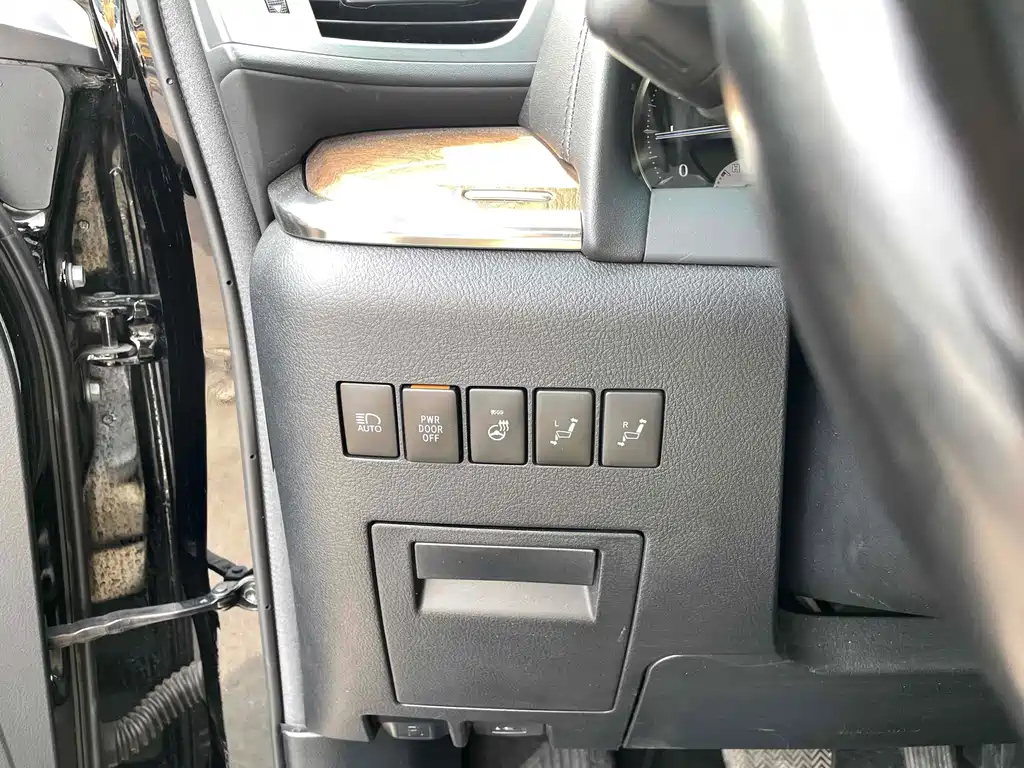 TOYOTA ALPHARD 2017