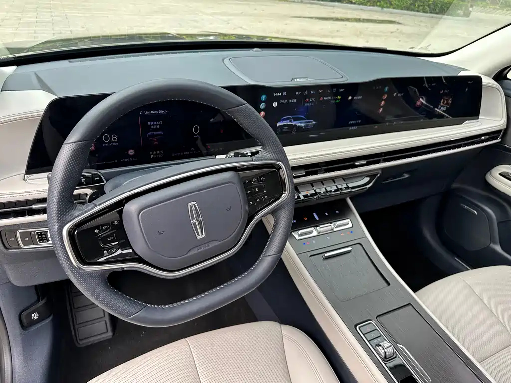 LINCOLN ADVENTURER 2023