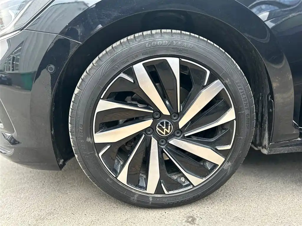 VOLKSWAGEN PASSAT 2023