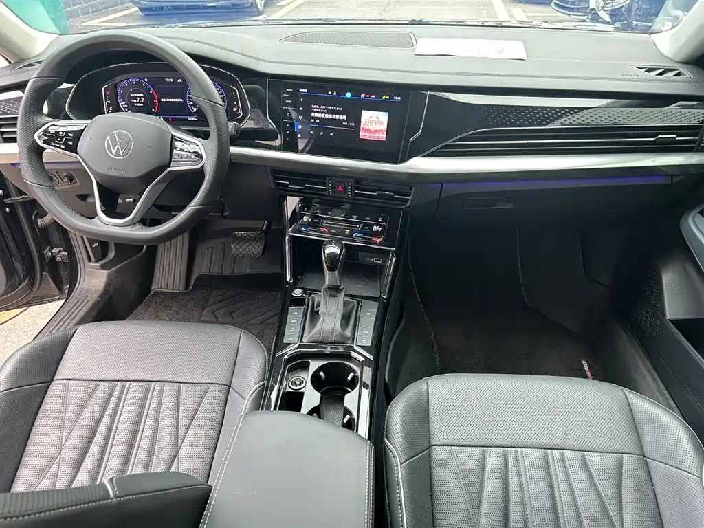 VOLKSWAGEN PASSAT 2023