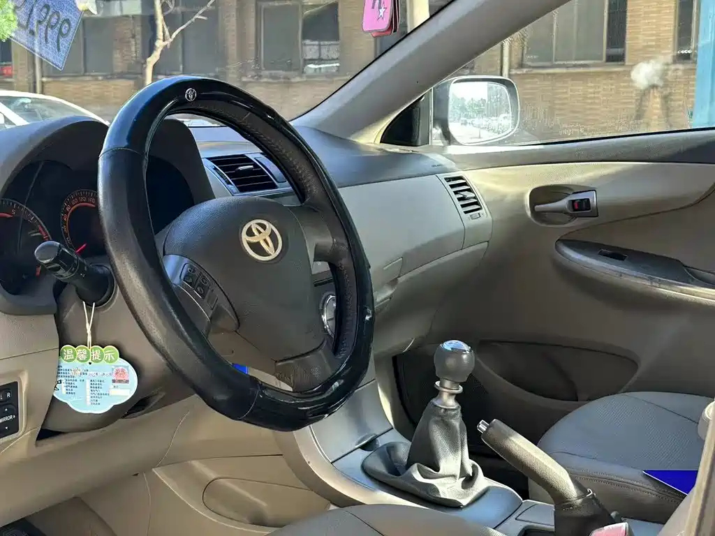 TOYOTA COROLLA 2010