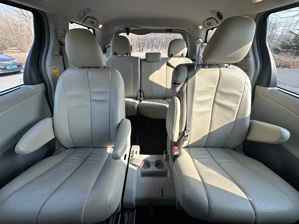 TOYOTA SIENNA 2014
