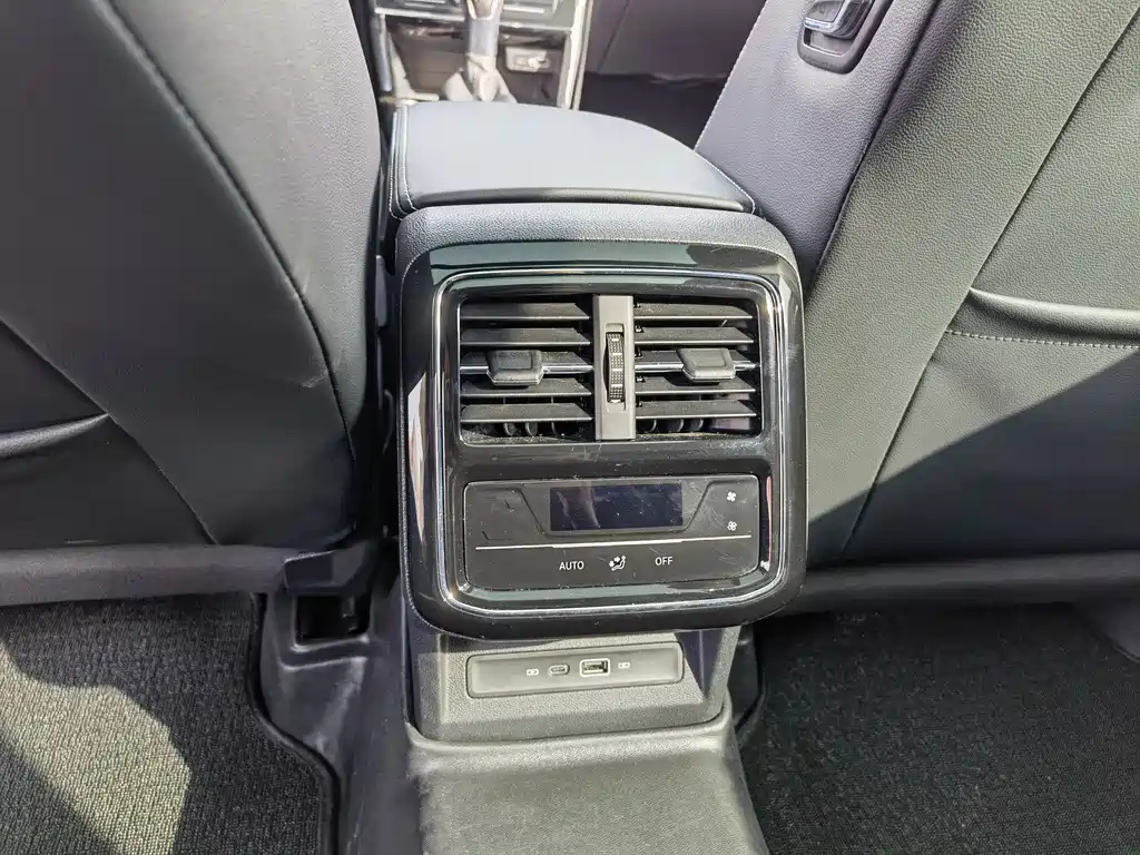 VOLKSWAGEN PASSAT 2023