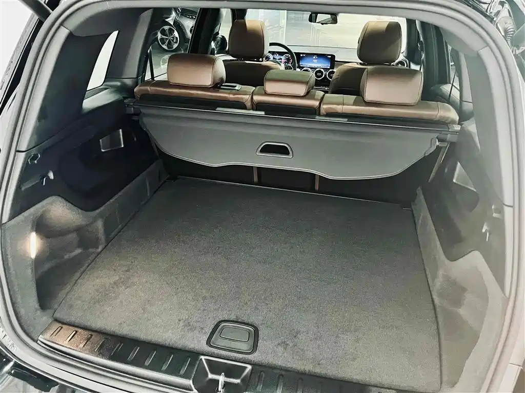 MERCEDES BENZ GLB 2024
