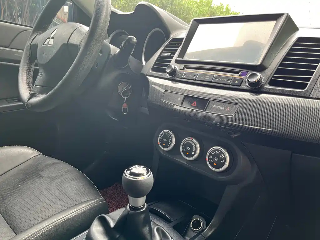 MITSUBISHI LANCER EX 2011