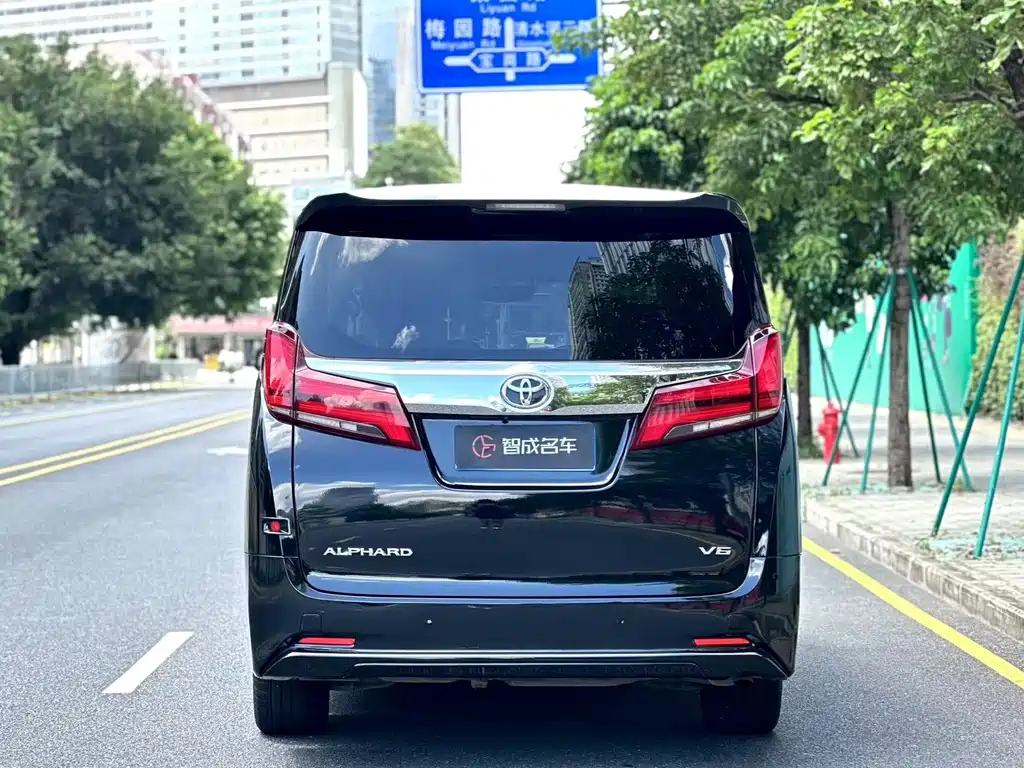 TOYOTA ALPHARD 2018