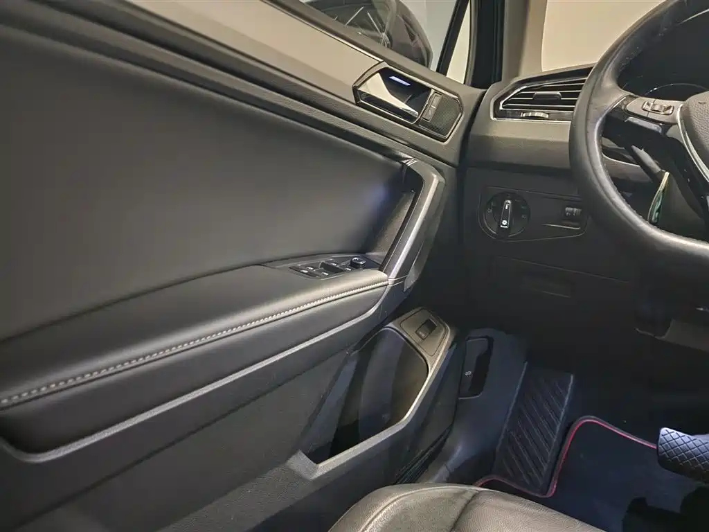 VOLKSWAGEN TIGUAN L 2020