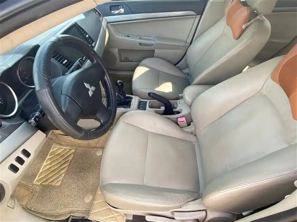 MITSUBISHI LANCER EX 2011