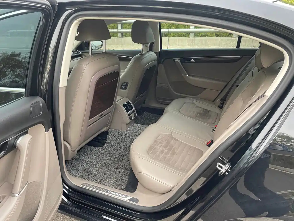 VOLKSWAGEN MAGOTAN 2016