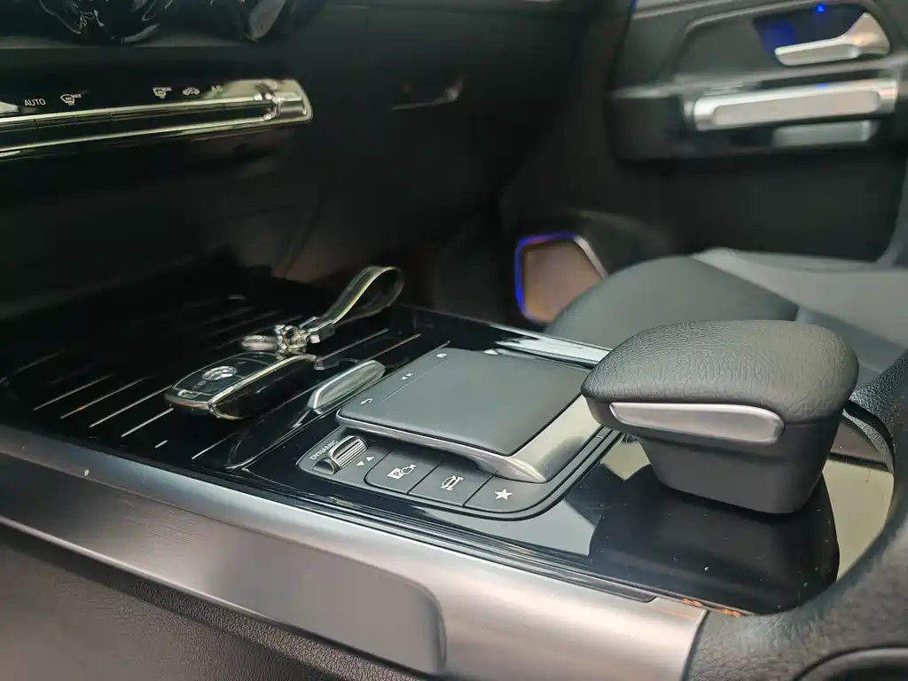 MERCEDES BENZ GLB 2023