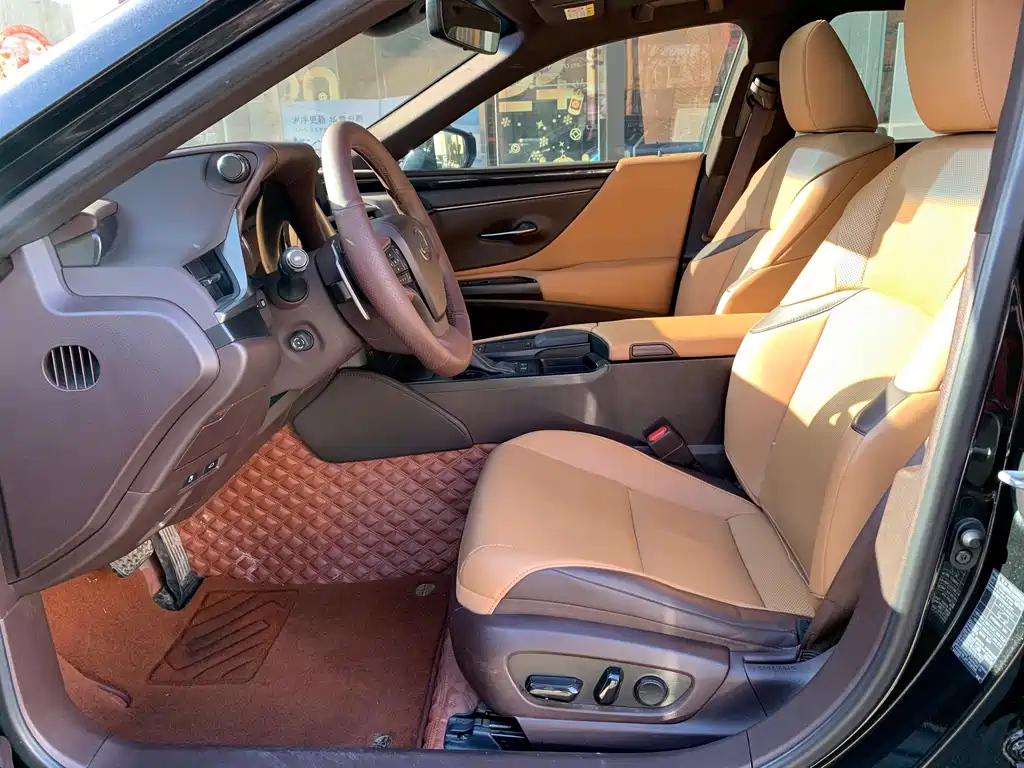 LEXUS ES 2020