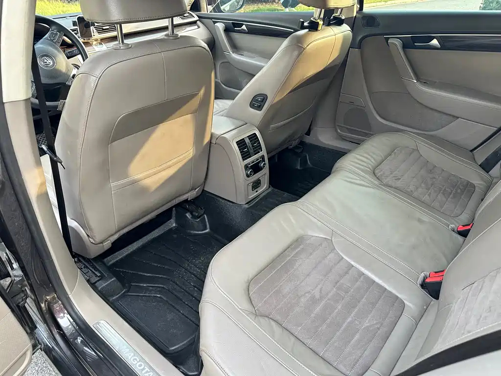 VOLKSWAGEN MAGOTAN 2012