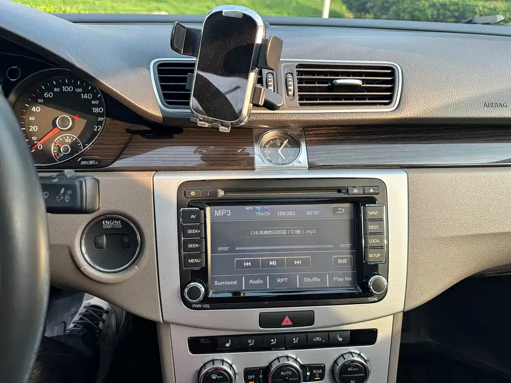 VOLKSWAGEN MAGOTAN 2012