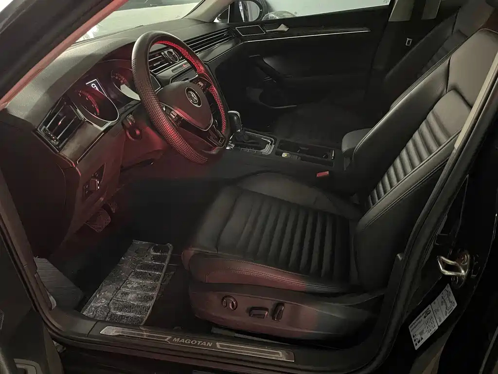 VOLKSWAGEN MAGOTAN 2019