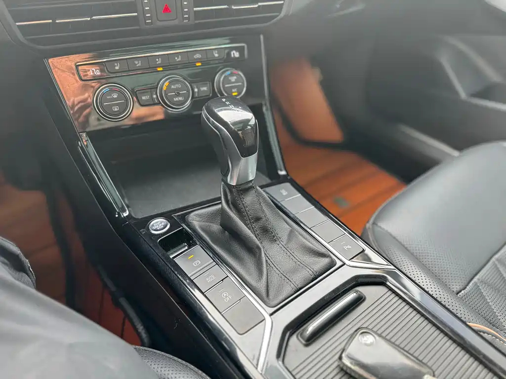 VOLKSWAGEN PASSAT 2020