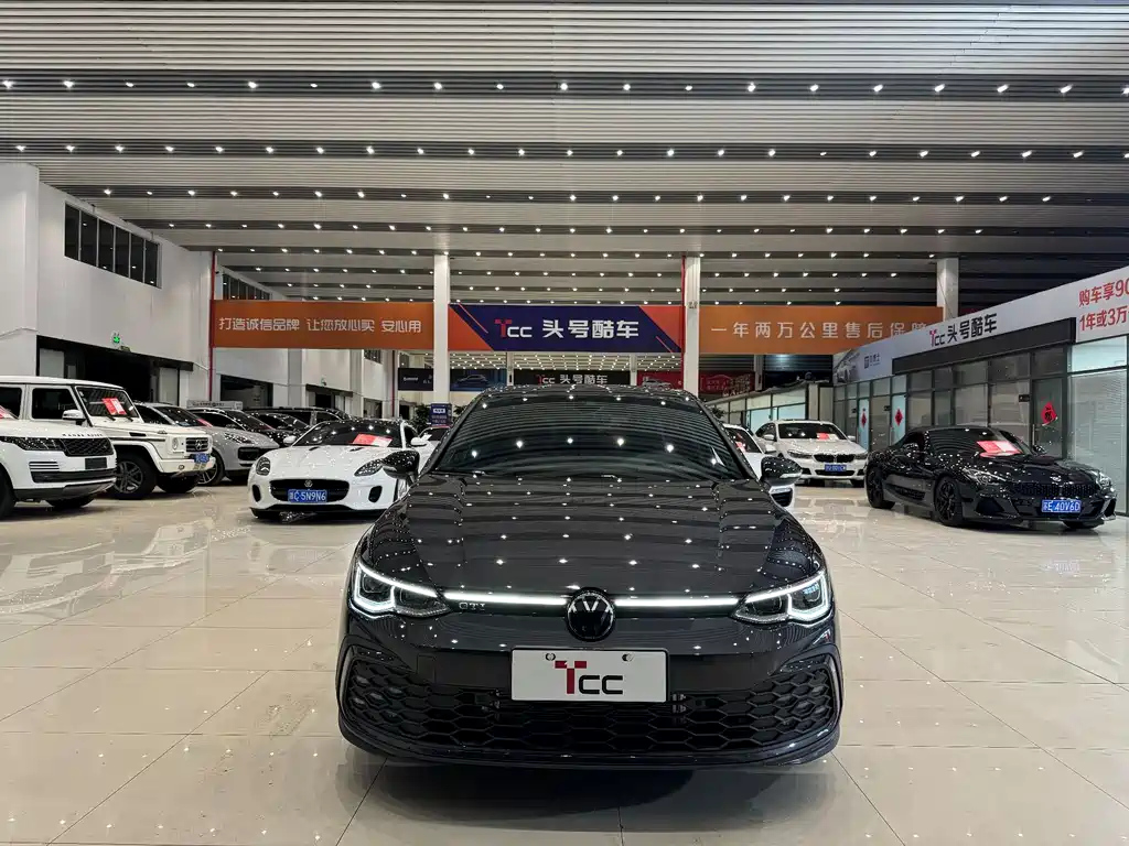 VOLKSWAGEN GOLF 2024