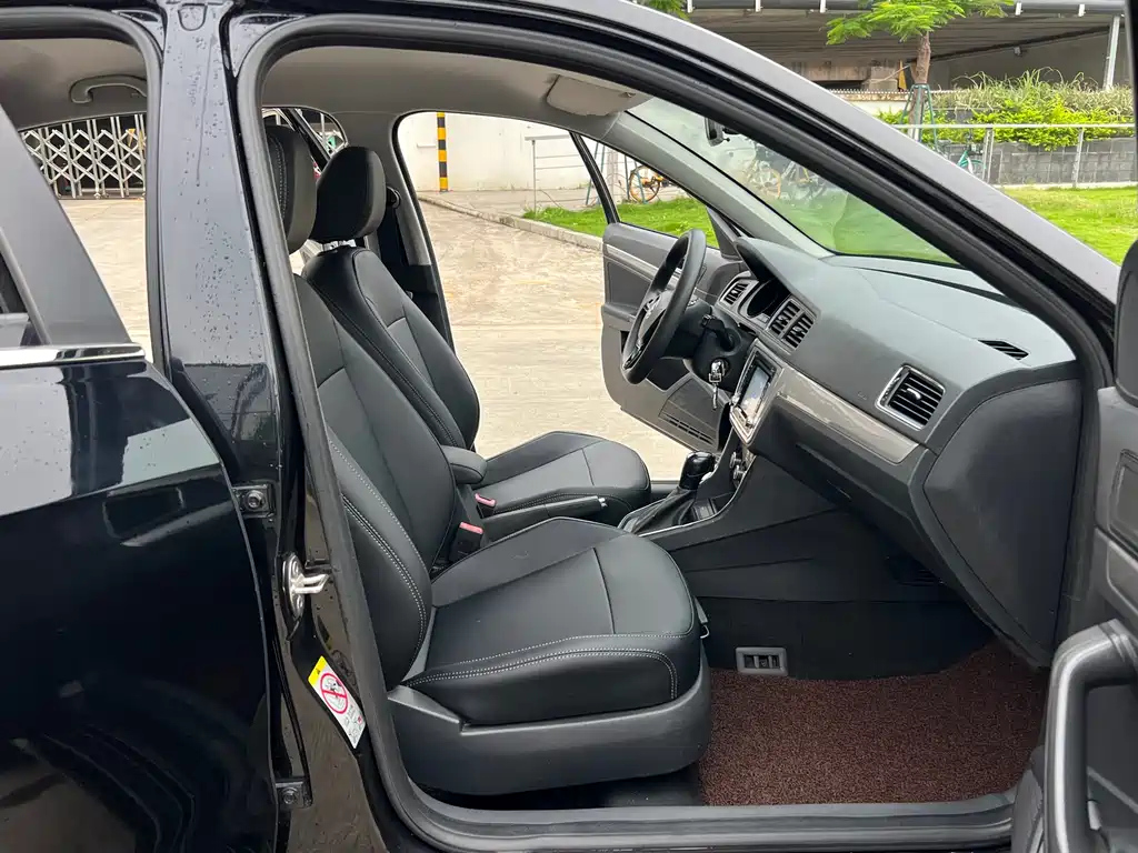 VOLKSWAGEN LAVIDA 2016