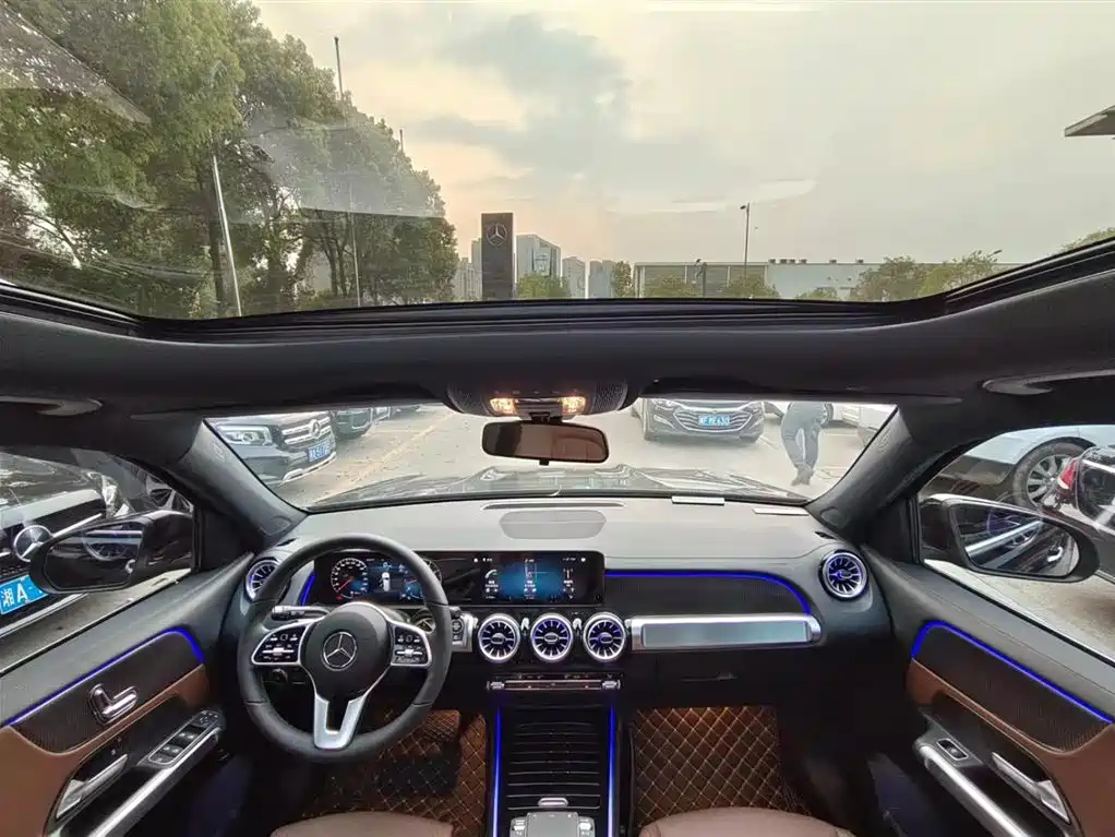 MERCEDES BENZ GLB 2023