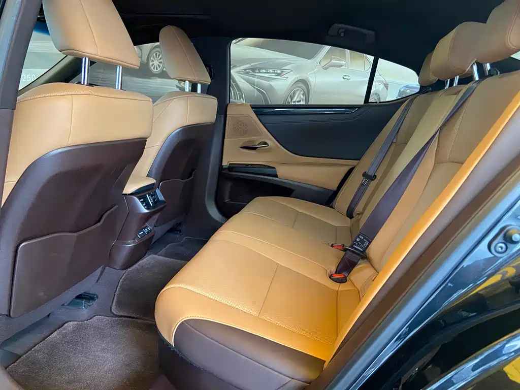 LEXUS ES 2021