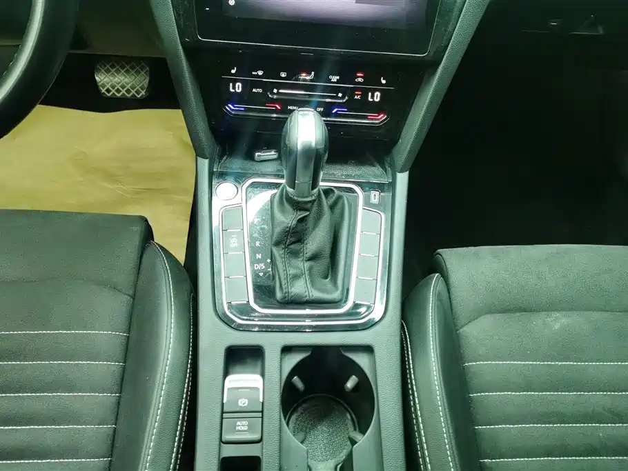 VOLKSWAGEN MAGOTAN 2021