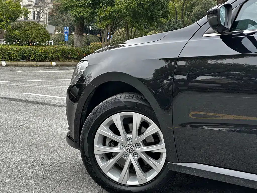 VOLKSWAGEN LAVIDA 2016