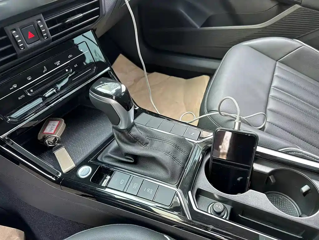 VOLKSWAGEN PASSAT 2023