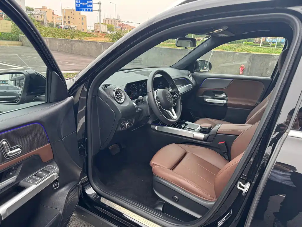 MERCEDES BENZ GLB 2023
