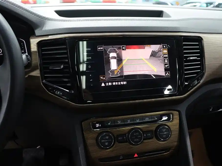VOLKSWAGEN TOURAN 2021