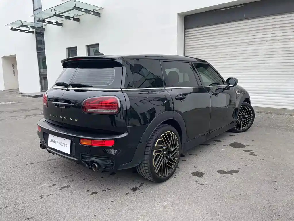 MINI CLUBMAN 2023