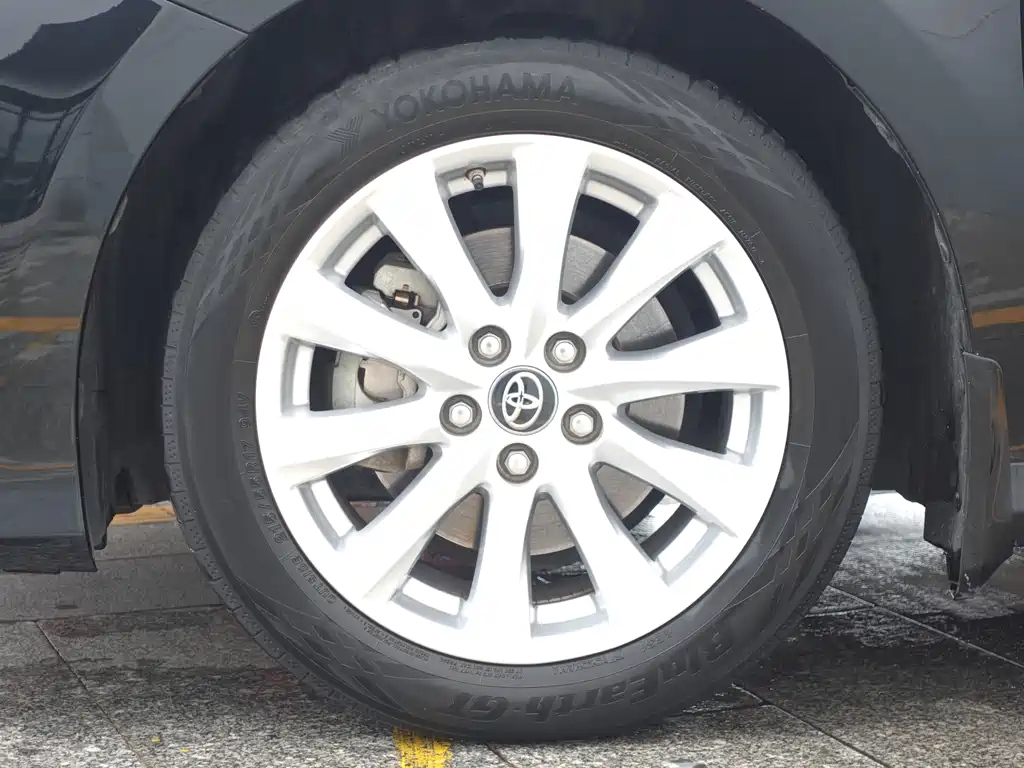 TOYOTA CAMRY 2020