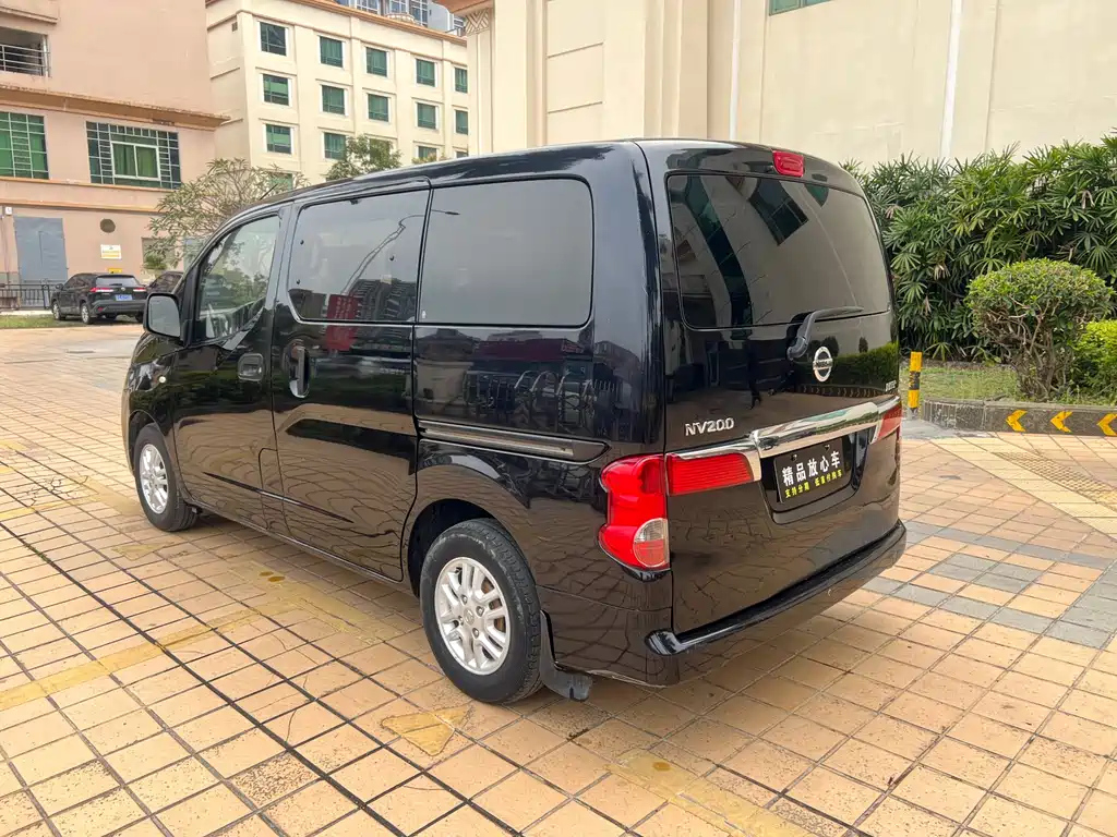NISSAN NV200 2015