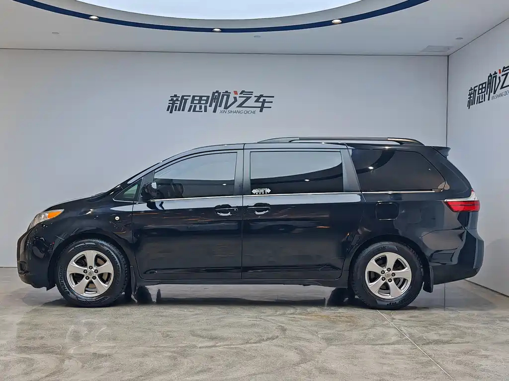 TOYOTA SIENNA 2018