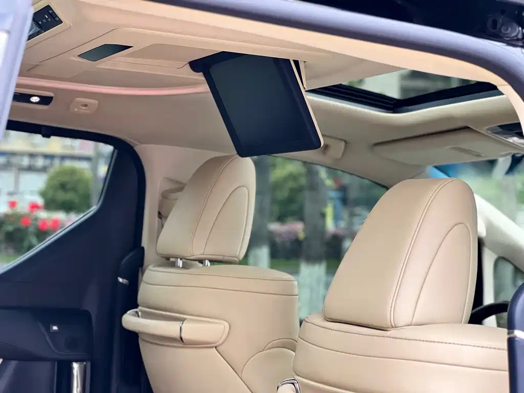 TOYOTA ALPHARD 2017