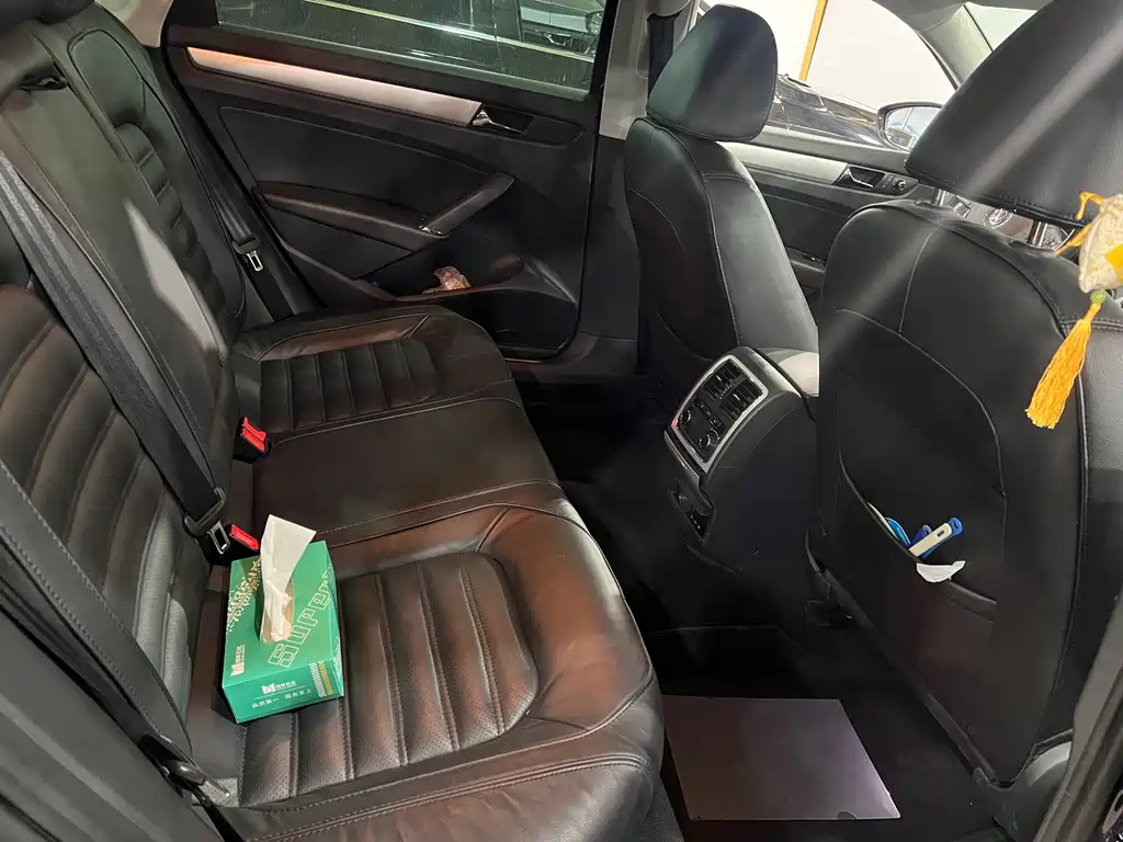 VOLKSWAGEN PASSAT 2015
