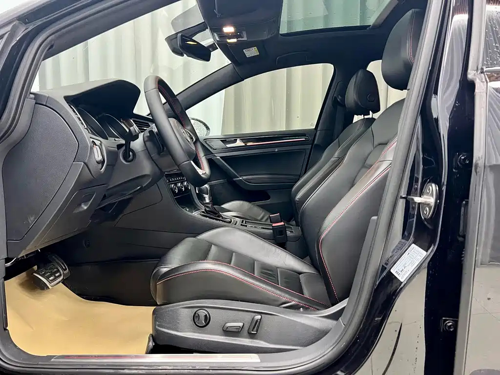 VOLKSWAGEN GOLF 2018