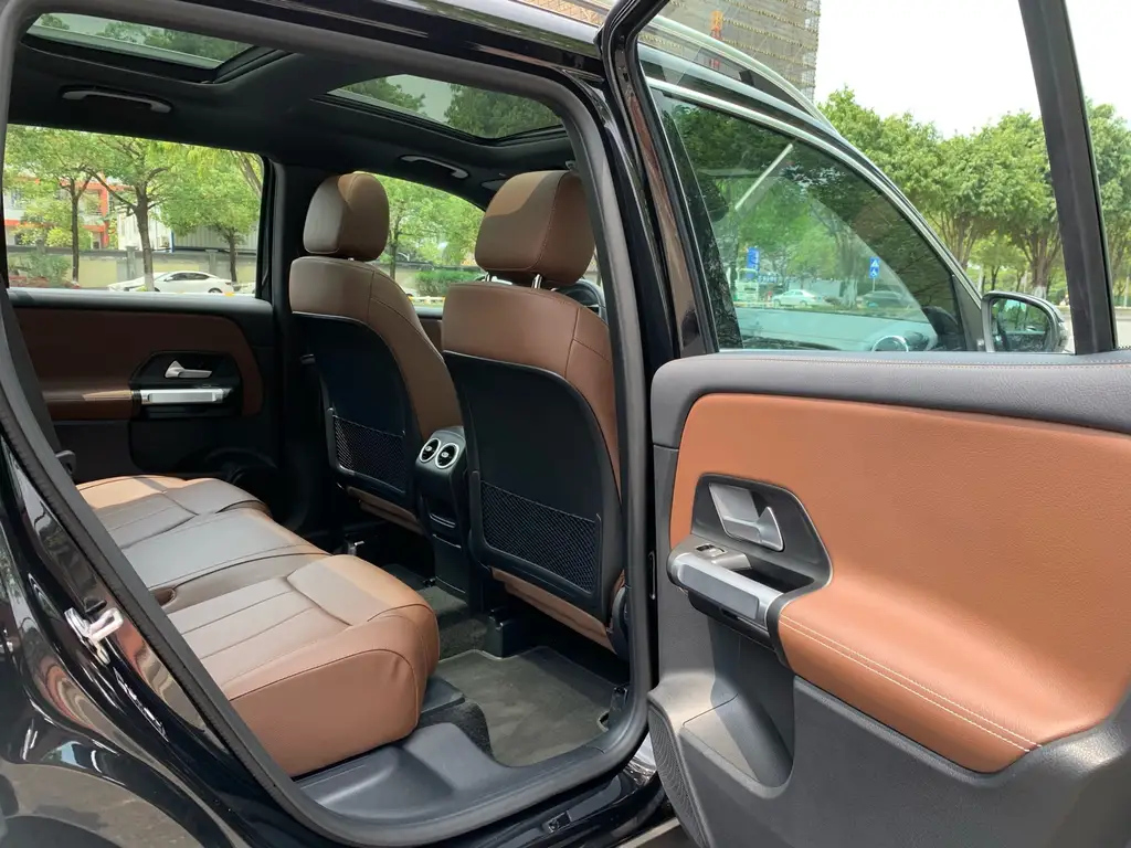 MERCEDES BENZ GLB 2024