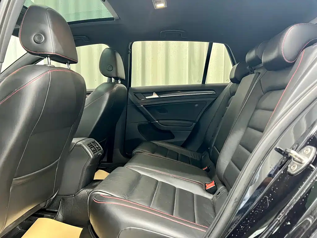 VOLKSWAGEN GOLF 2018