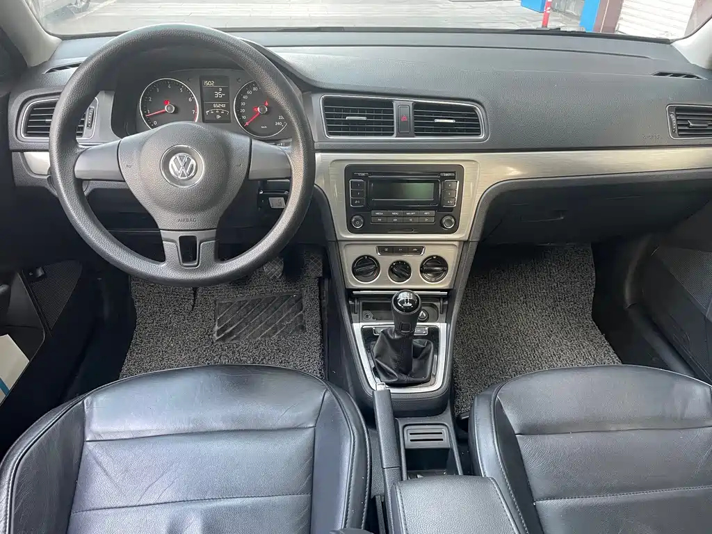 VOLKSWAGEN LAVIDA 2013