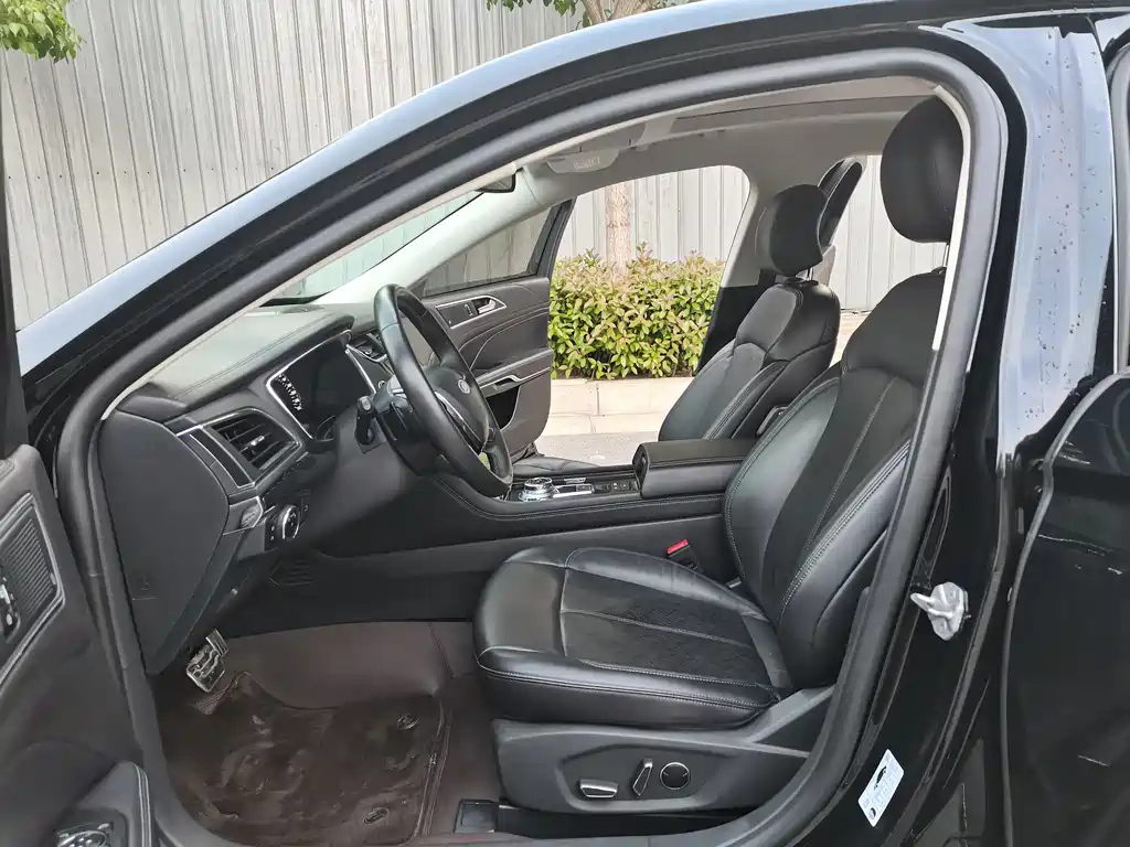 FORD TAURUS 2020