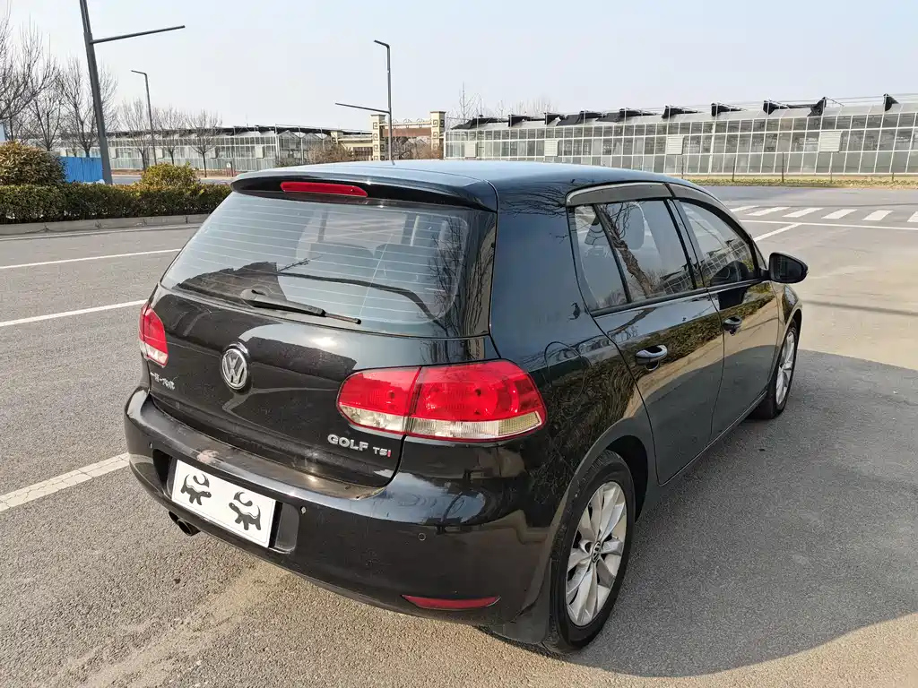VOLKSWAGEN GOLF 2012
