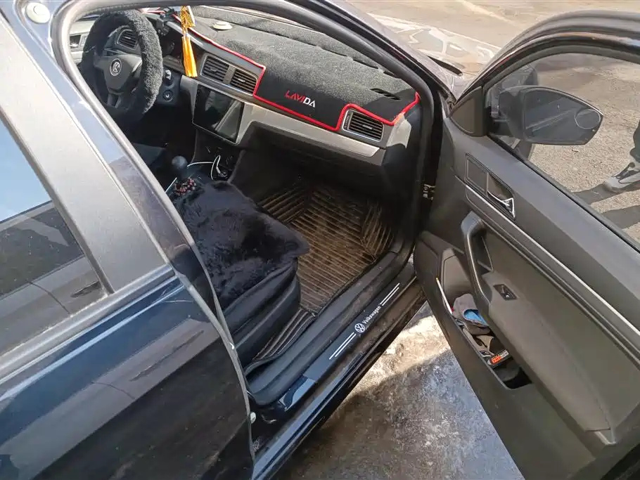 VOLKSWAGEN LAVIDA 2016