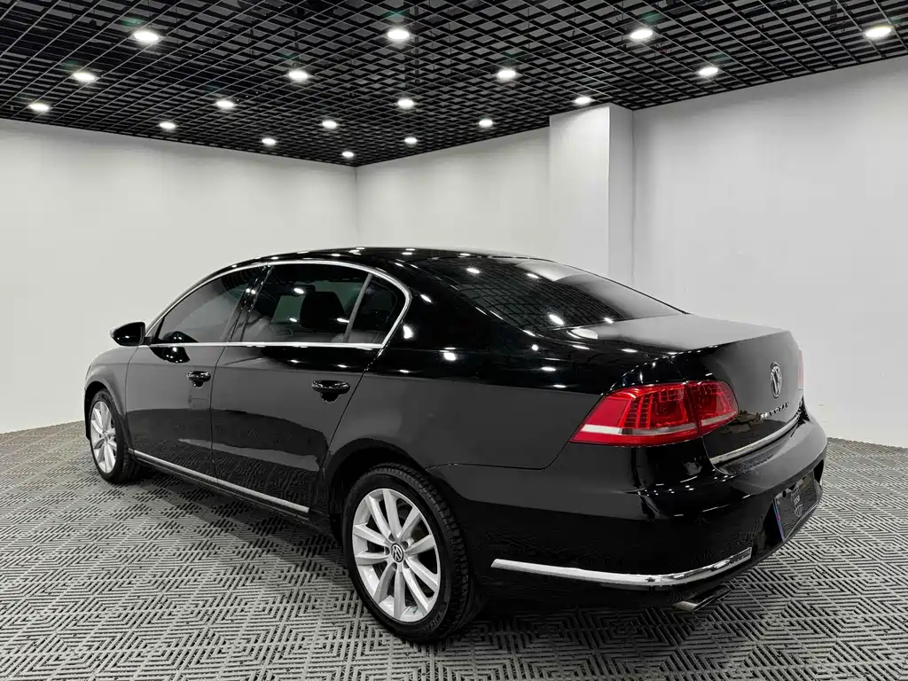 VOLKSWAGEN MAGOTAN 2012